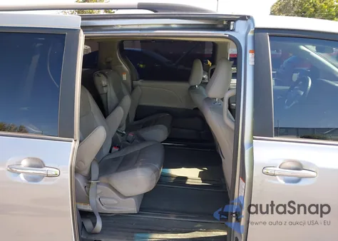 2017 Toyota Sienna Xle 8 Passenger z USA, uszkodzony, nr VIN 5TDYZ3DC3HS797383